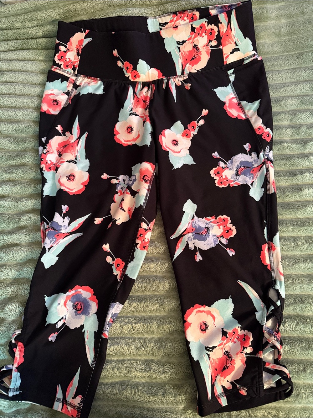 Livi floral Active Capri Leggings - Black with Coral & Mint Flowers